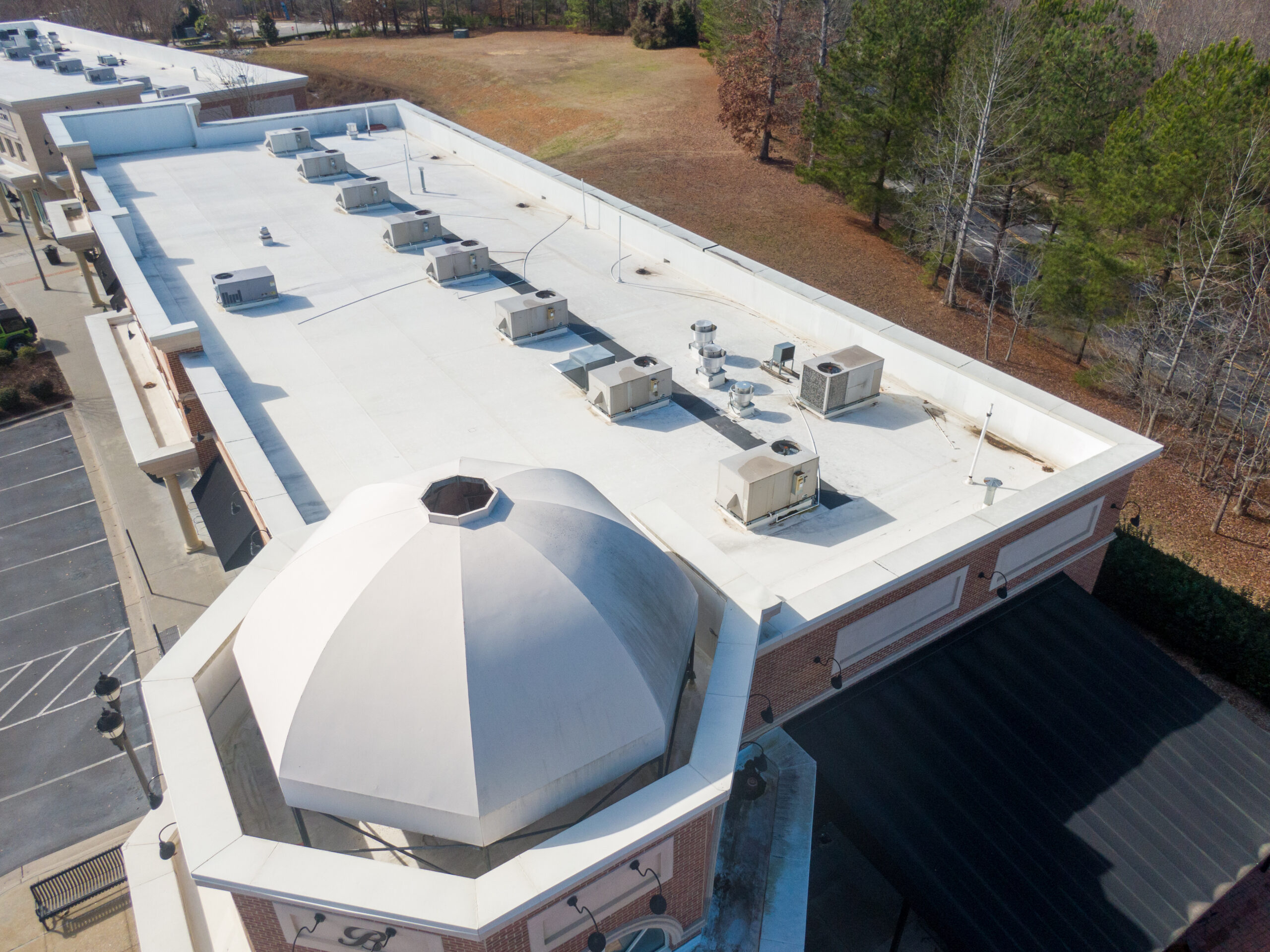 White roof on commercial building using a variety of materials to achieve a pristine look